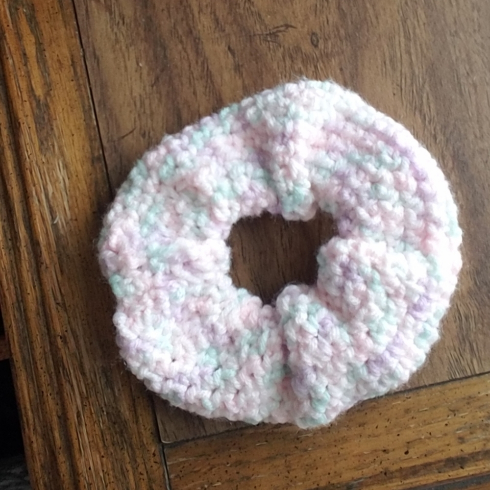 Crochet Puff Scrunchie - Picture 2 of 4